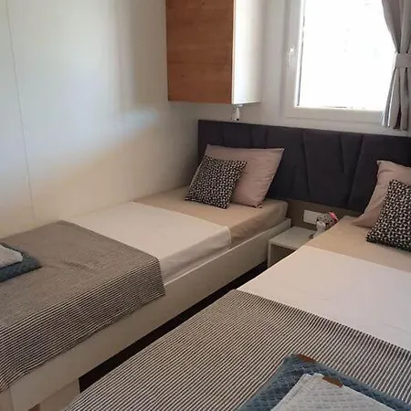 Mobile Homes Karlo & Dino - Two Bedroom Mobile With Terrace Ferienhaus *