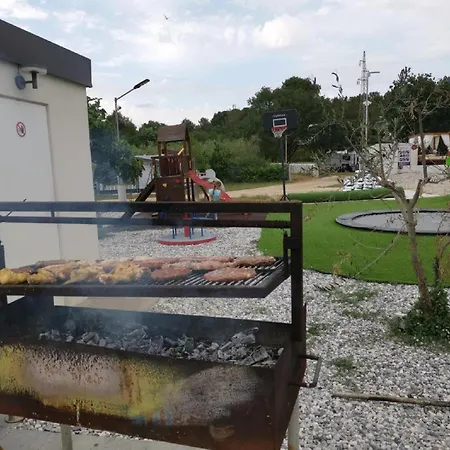 Mobile Homes Karlo & Dino - Two Bedroom Mobile With Terrace Dom wakacyjny Pula