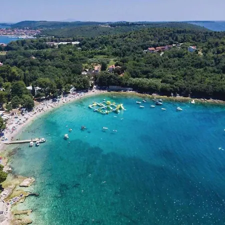 Mobile Homes Karlo & Dino - Two Bedroom Mobile With Terrace Ferienhaus *