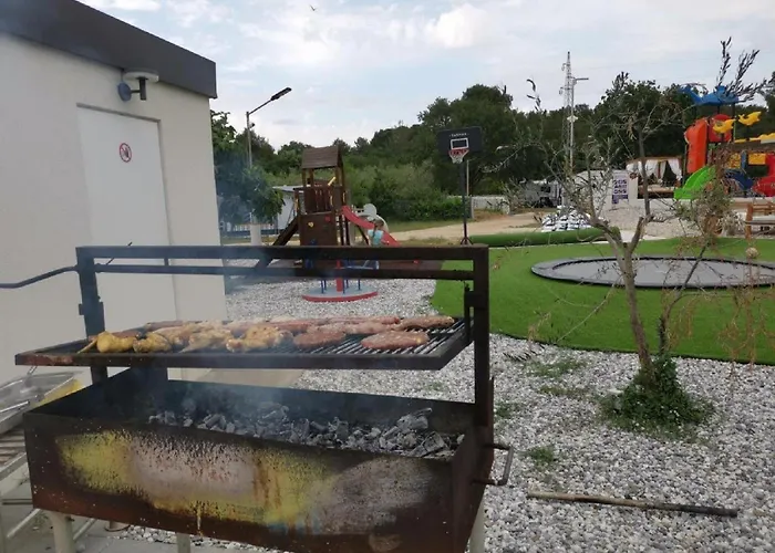 Mobile Homes Karlo & Dino - Two Bedroom Mobile With Terrace Ferienhaus Pula