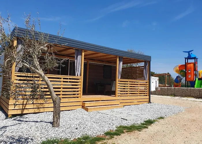 Ferienhaus Mobile Homes Karlo & Dino - Two Bedroom Mobile With Terrace